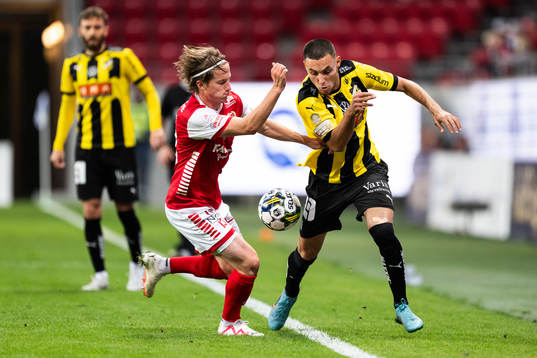 Kalmars Johan Karlsson och Häckens Ali Youssef