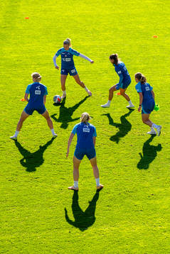 Sophie Román Haug and players of the Norwegian women's