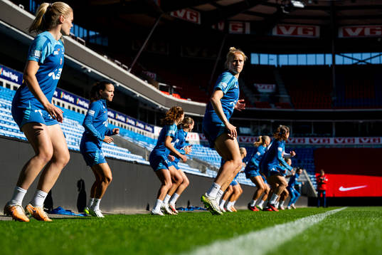 Julie Blakstad and players of the Norwegian women's