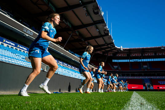 Cesilie Andreassen and players of the Norwegian women's