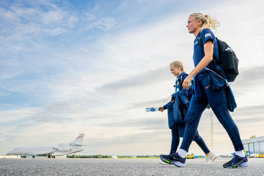 Amalie Eikeland and Guro Bergsvand of the Norwegian women's
