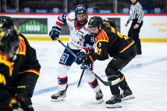 Linköpings Sara Hjalmarsson och Brynäs Hanna Thuvik