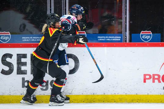 Brynäs Mina Waxin och Linköpings Sara Hjalmarsson
