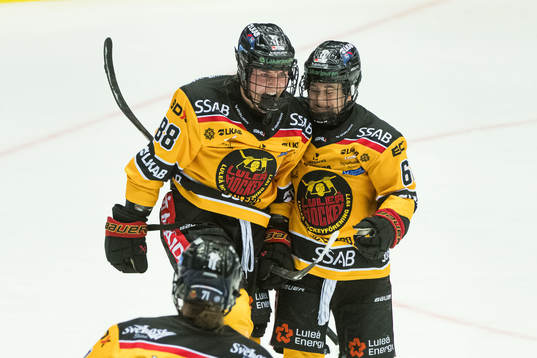 Luleås Ronja Savolainen jublar