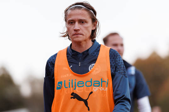 Värnamos Simon Thern före fotbollsmatchen i Allsvenskan