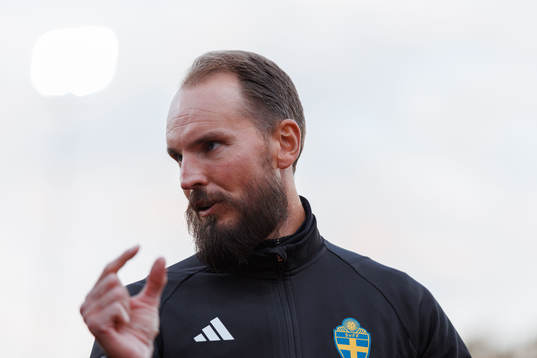 Domare Adi Aganovic före fotbollsmatchen i Allsvenskan