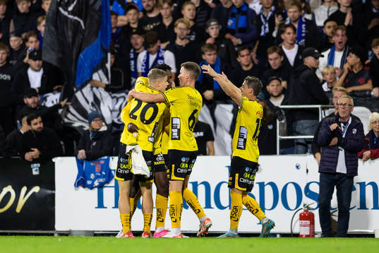 Elfsborgs Jalal Abdullai jublar med lagkamrater