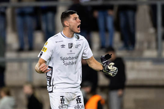 Elfsborgs målvakt Hakon Valdimarsson jublar
