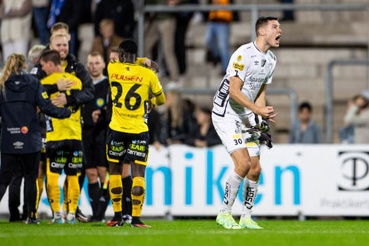 Elfsborgs målvakt Hakon Valdimarsson jublar