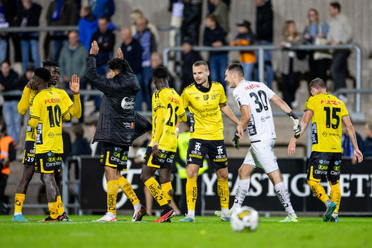 Elfsborgs Gustav Henriksson jublar med laget