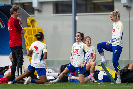 Madelen Janogy, Kosovare Asllani and Sofia Jakobsson of the