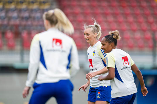 Stina Blackstenius and Madelen Janogy of the Swedish