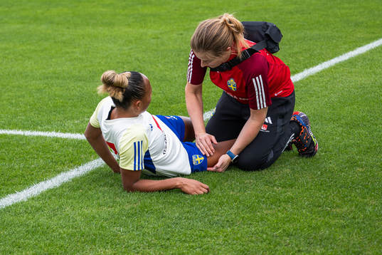 Madelen Janogy receives attention from Physio Jenny Larsson