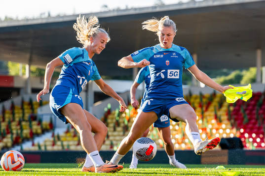 Anja Sønstevold and Sophie Román Haug of the Norwegian