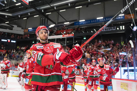 HV71s Åke Stakkestad jublar