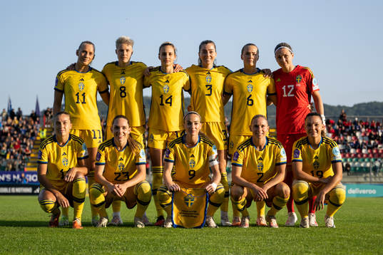 The starting eleven of Sweden pose for a photo
