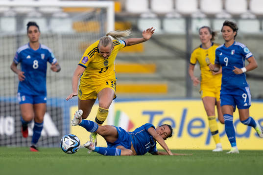 Stina Blackstenius of Sweden and Lucia di Guglielmo of Italy