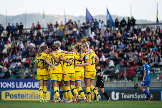 Johanna Rytting Kaneryd of Sweden celebrate with teammates