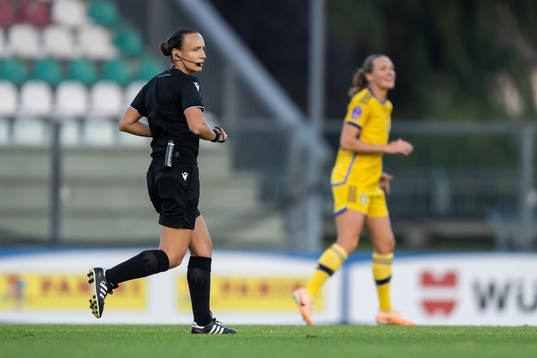 referee Ivana Projkovska