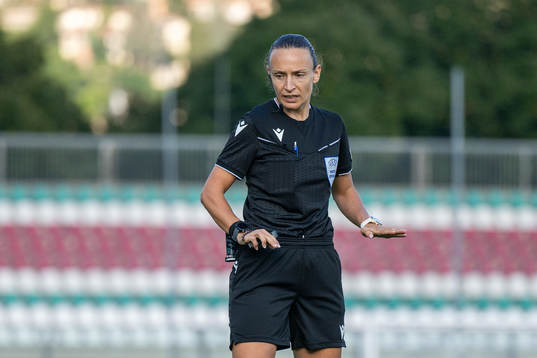 Referee Rebecca Welch Ivana Projkovska