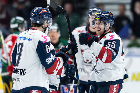 Linköpings Arvid Aronsson jublar med Jonathan Myrenberg