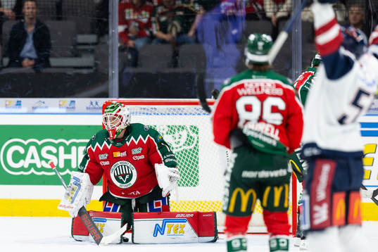 Linköpings Arvid Aronsson skjuter reducering till 2-1 i