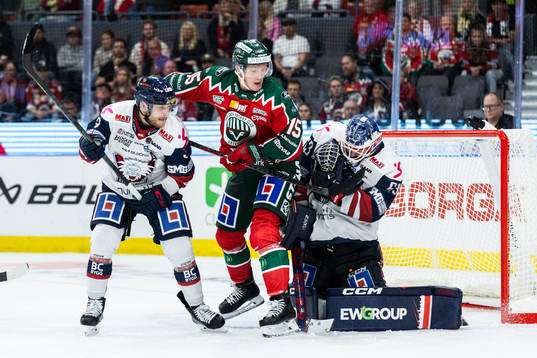 Frölundas Gustav Rydahl mot Linköpings Linus Hultström