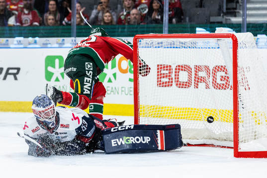 Frölundas David Edstrom och Linköpings målvakt Marcus