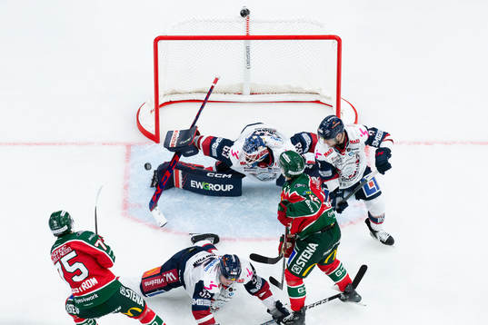 Frölundas David Edstrom skjuter 2-0 i mål bakom