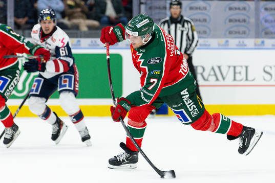 Frölundas Henrik Tömmernes skjuter ett skott