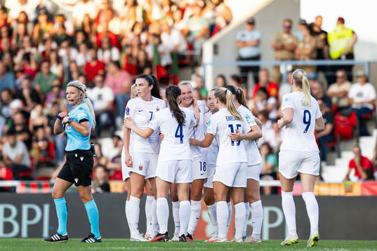 Frida Maanum of Norway celebrate with teammates