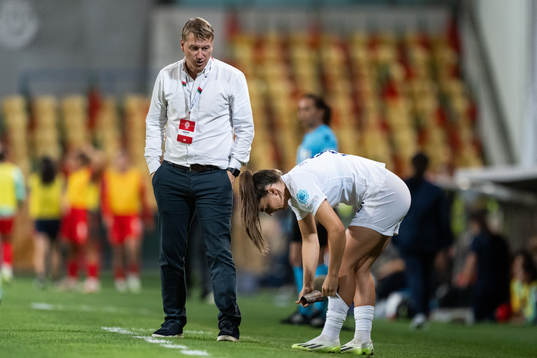 Head coach Leif Gunnar Smerud and Vilde Bøe Risa of Norway