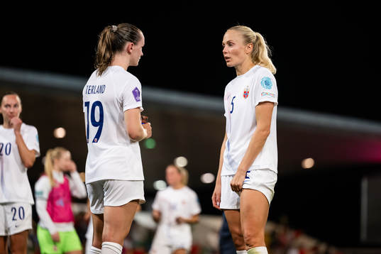 Elisabeth Terland and Guro Bergsvand of Norway