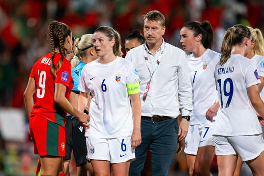 Maren Mjelde and Leif Gunnar Smerud, head coach of Norway