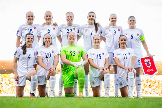 The starting eleven of Norway pose for a team photo