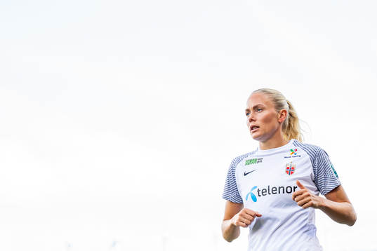 Guro Bergsvand of Norway warms up