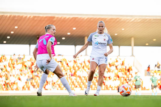 Amalie Eikeland and Guro Bergsvand of Norway warm up