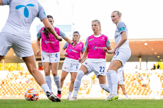 Sophie Román Haug and Karina Sævik of Norway warm up