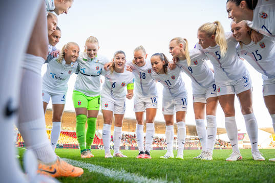 Anja Sønstevold, goalkeeper Guro Pettersen, Maren Mjelde,