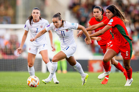 Guro Reiten of Norway and Andreia Jacinto of Portugal