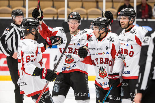 Nybros Juho Liuksiala jubel med lagkamrater