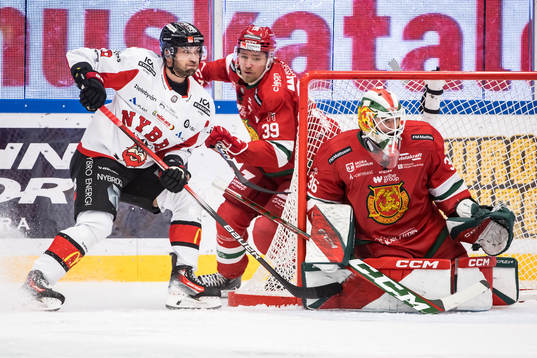 Moras Kristoffer Gunnarsson och Moras målvakt Waltteri