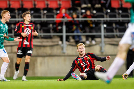 Östersunds Malcolm Stolt reagerar