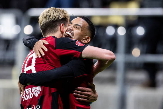Östersunds Erick Brendon Pinheiro da Silva jublar med