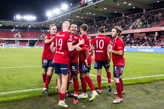 Östers spelare jublar