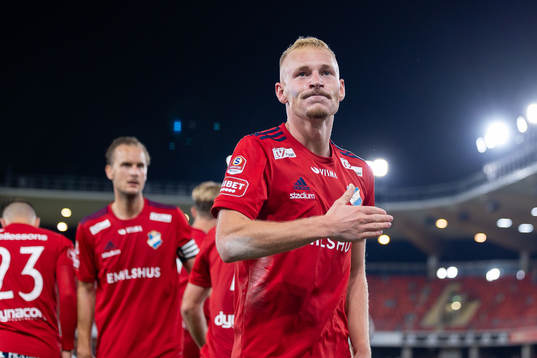 Östers Adam Bergmark Wiberg jublar