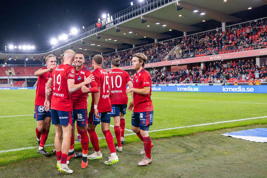 Östers spelare jublar