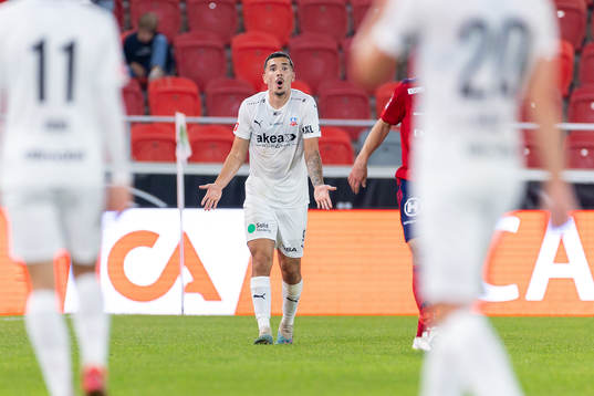 Helsingborgs Lucas Lima reagerar på ett domslut