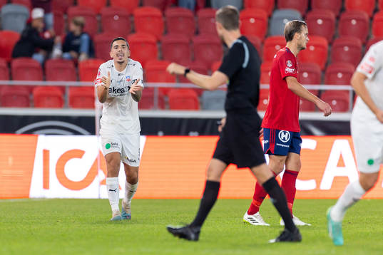 Helsingborgs Lucas Lima reagerar på ett domslut