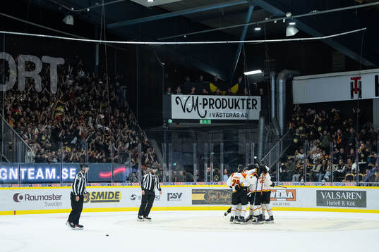 Brynäs Noel Nordh jublar med lagkamrater